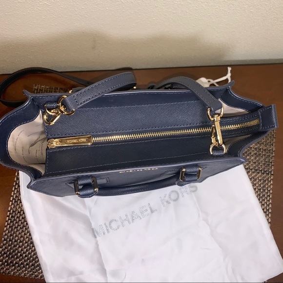 Michael Kors Purse - Picture 16 of 16